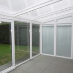 Pergola blanche intérieure avec plaque polycarbonate (2)