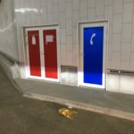 porte d'acces blanche